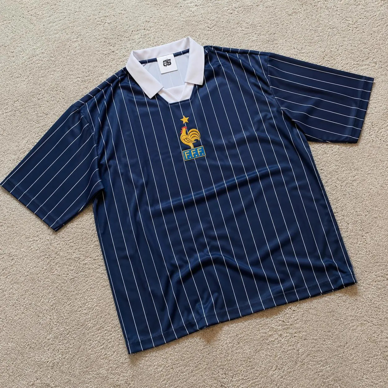 Maillot France rétro 1998 bleu marine à rayures – Écusson FFF