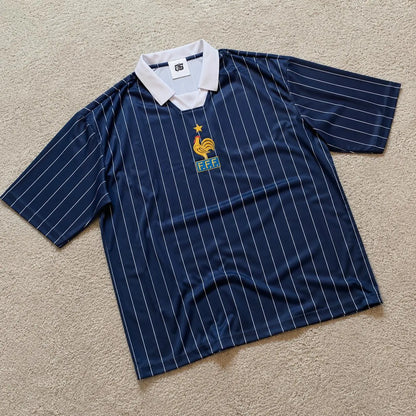 Maillot France rétro 1998 bleu marine à rayures – Écusson FFF